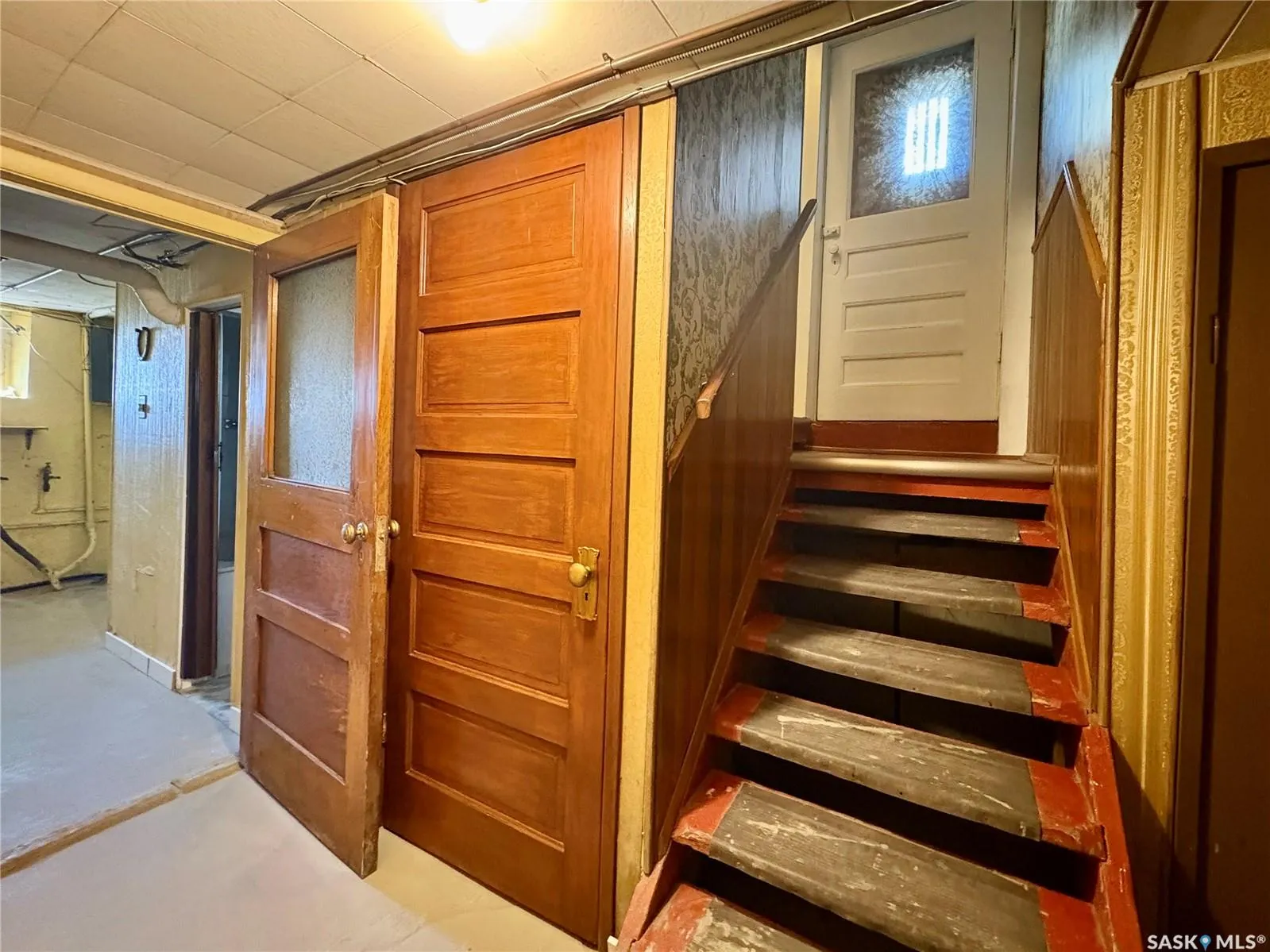 215 Ominica STREET W