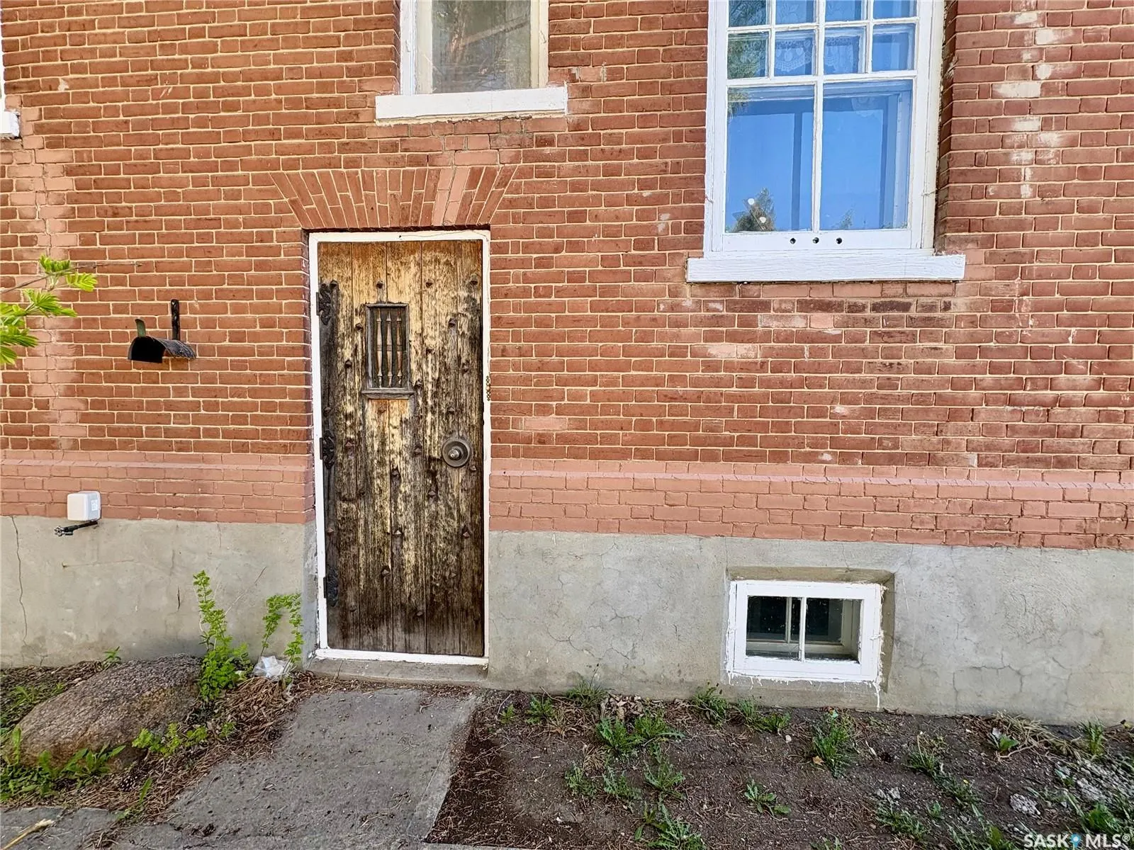 215 Ominica STREET W