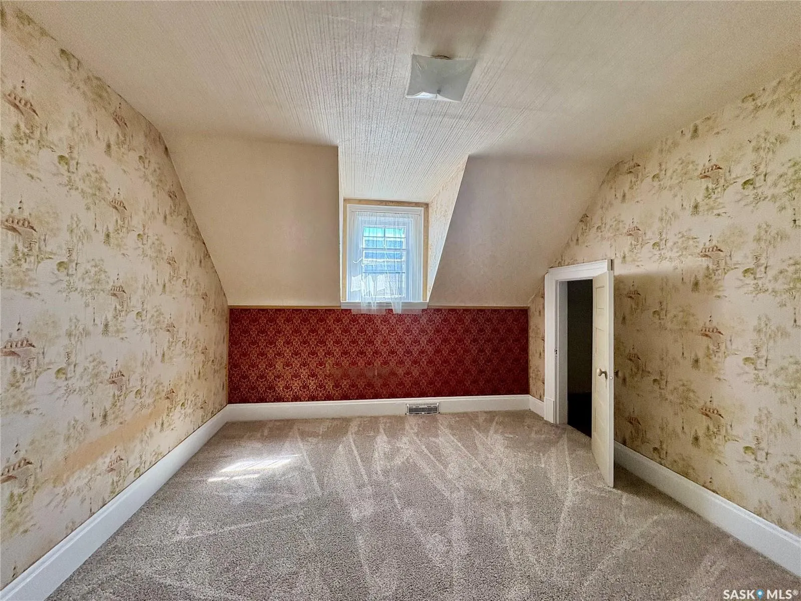 215 Ominica STREET W