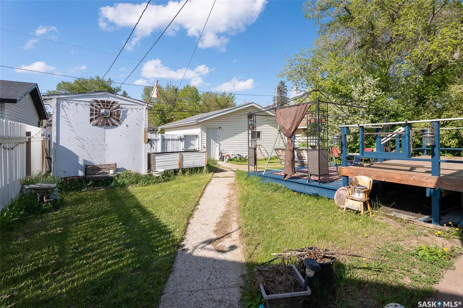 444 Ominica STREET E