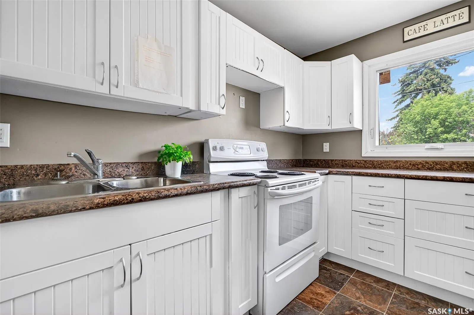 524 Saskatchewan STREET W