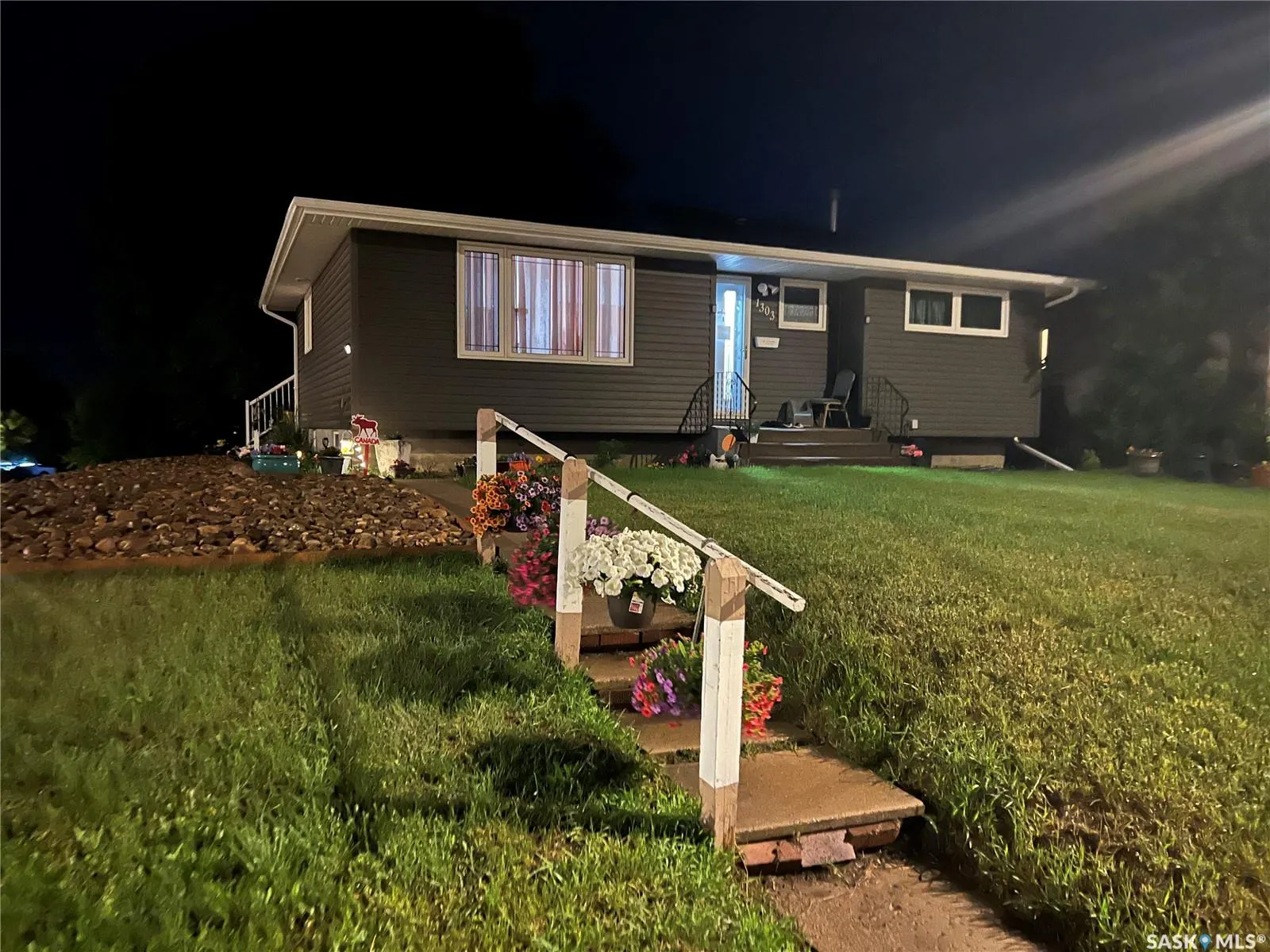 1303 Athabasca STREET W
