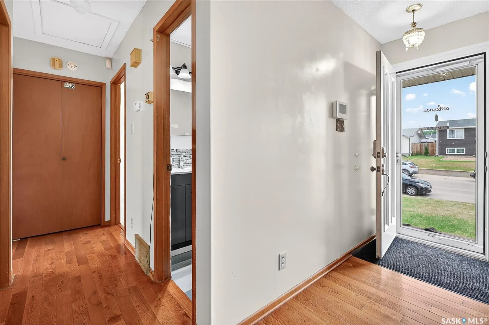1303 Athabasca STREET W
