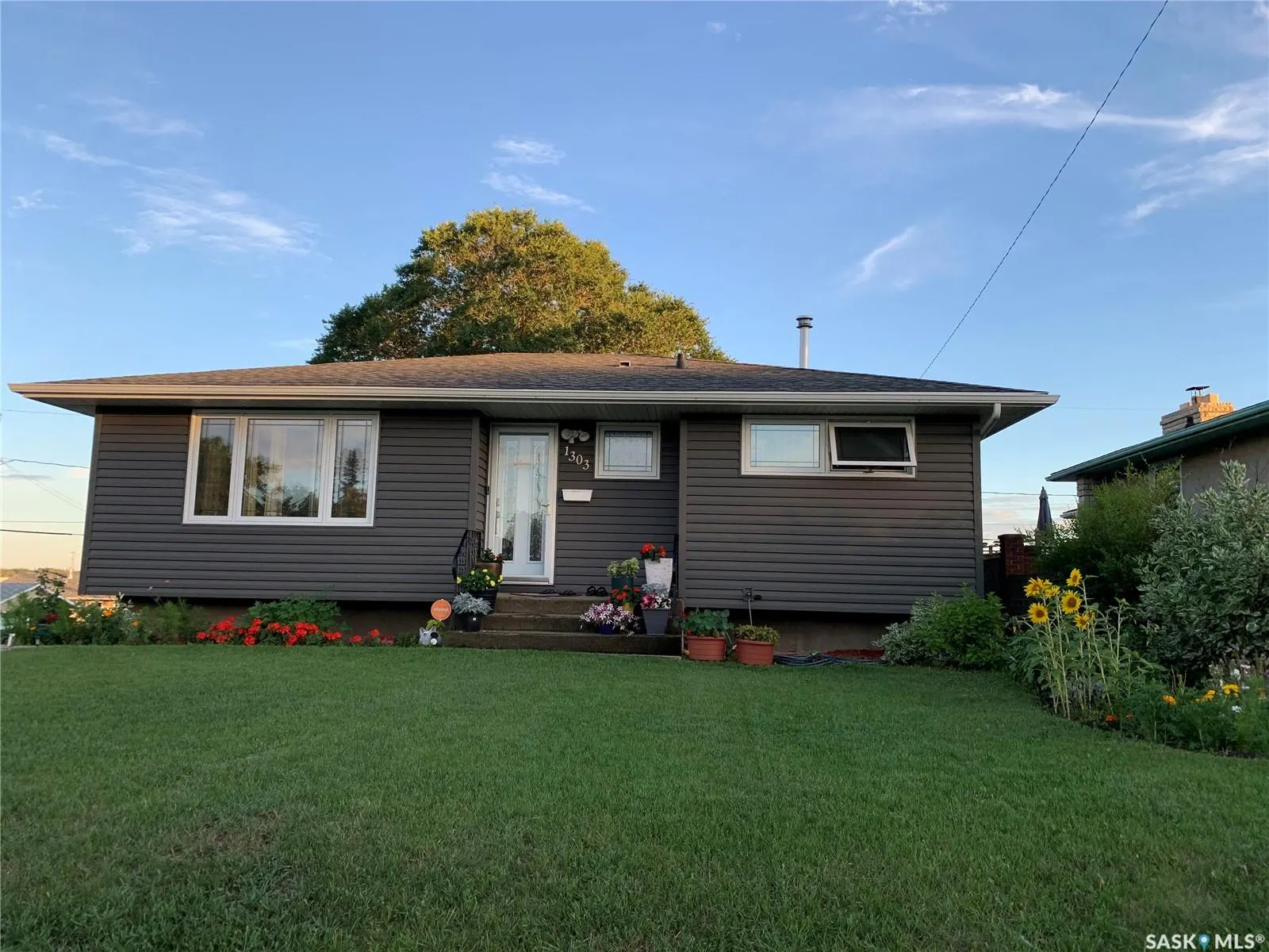 1303 Athabasca STREET W