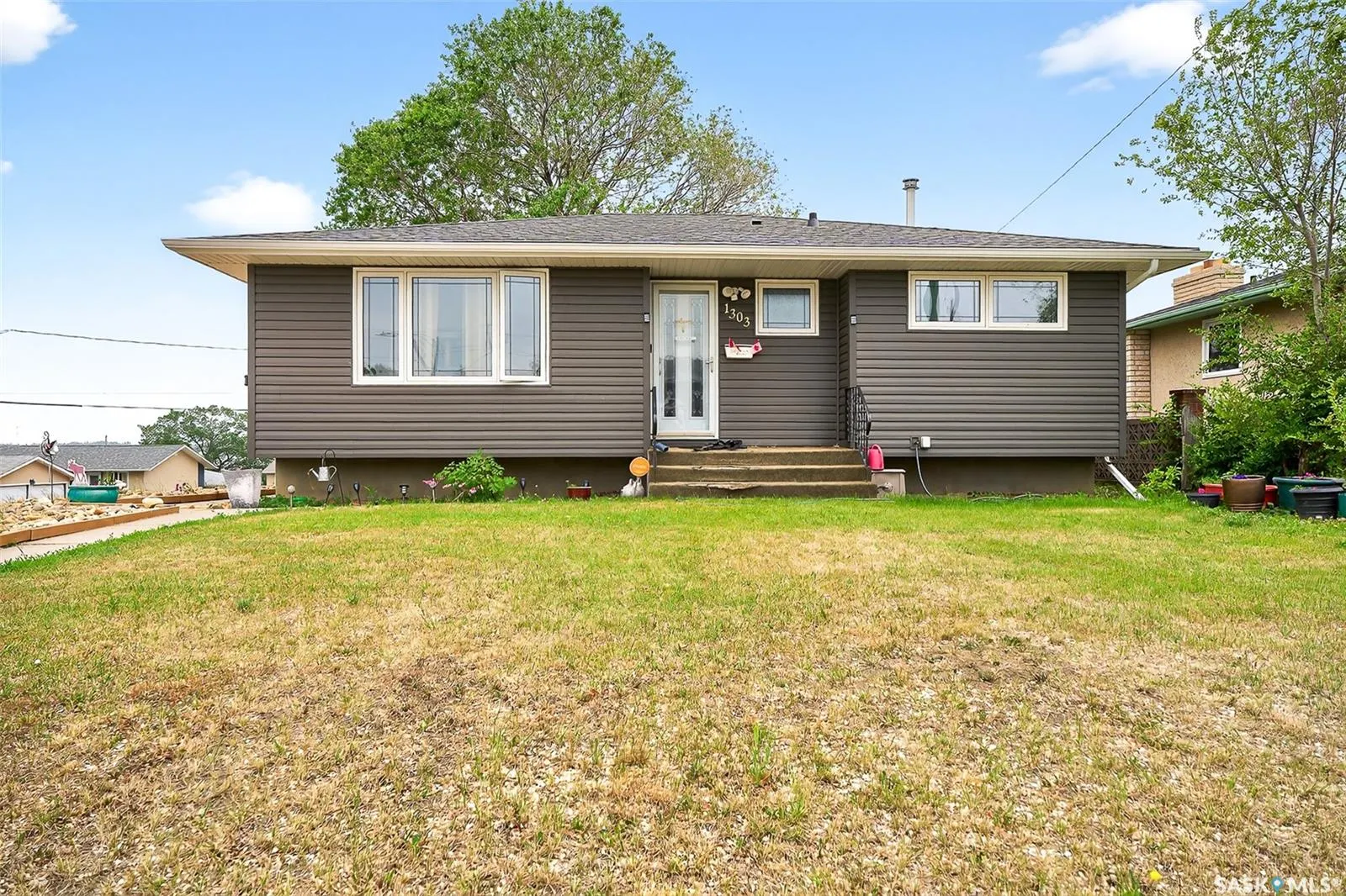 1303 Athabasca STREET W
