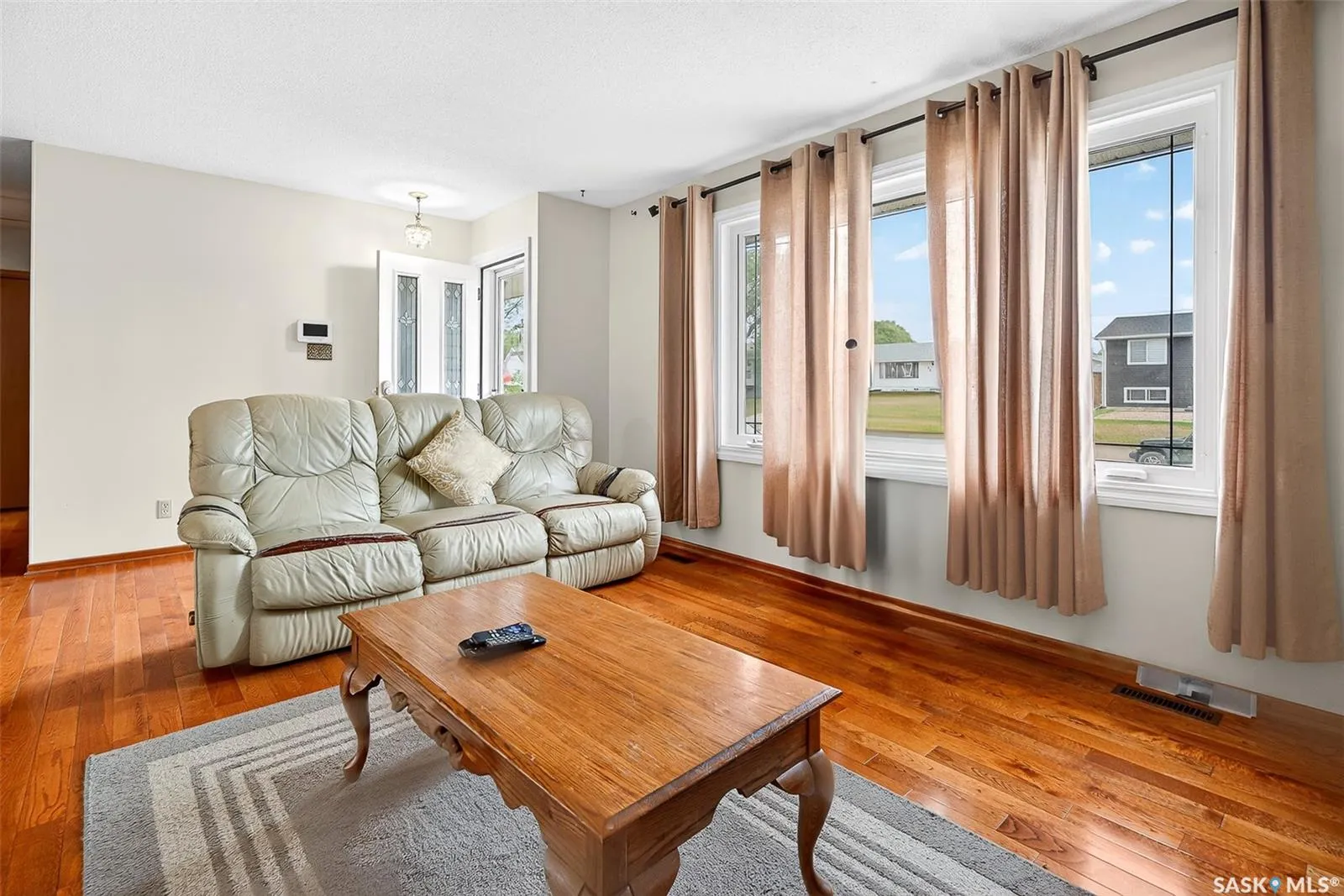 1303 Athabasca STREET W