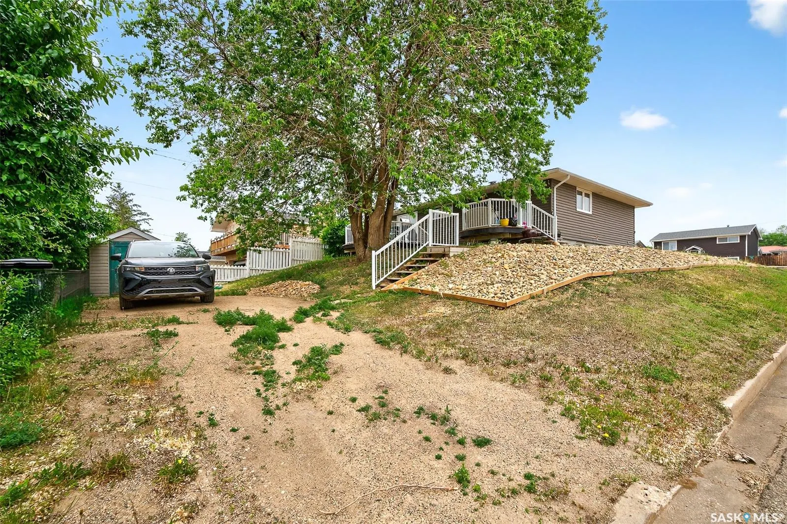 1303 Athabasca STREET W