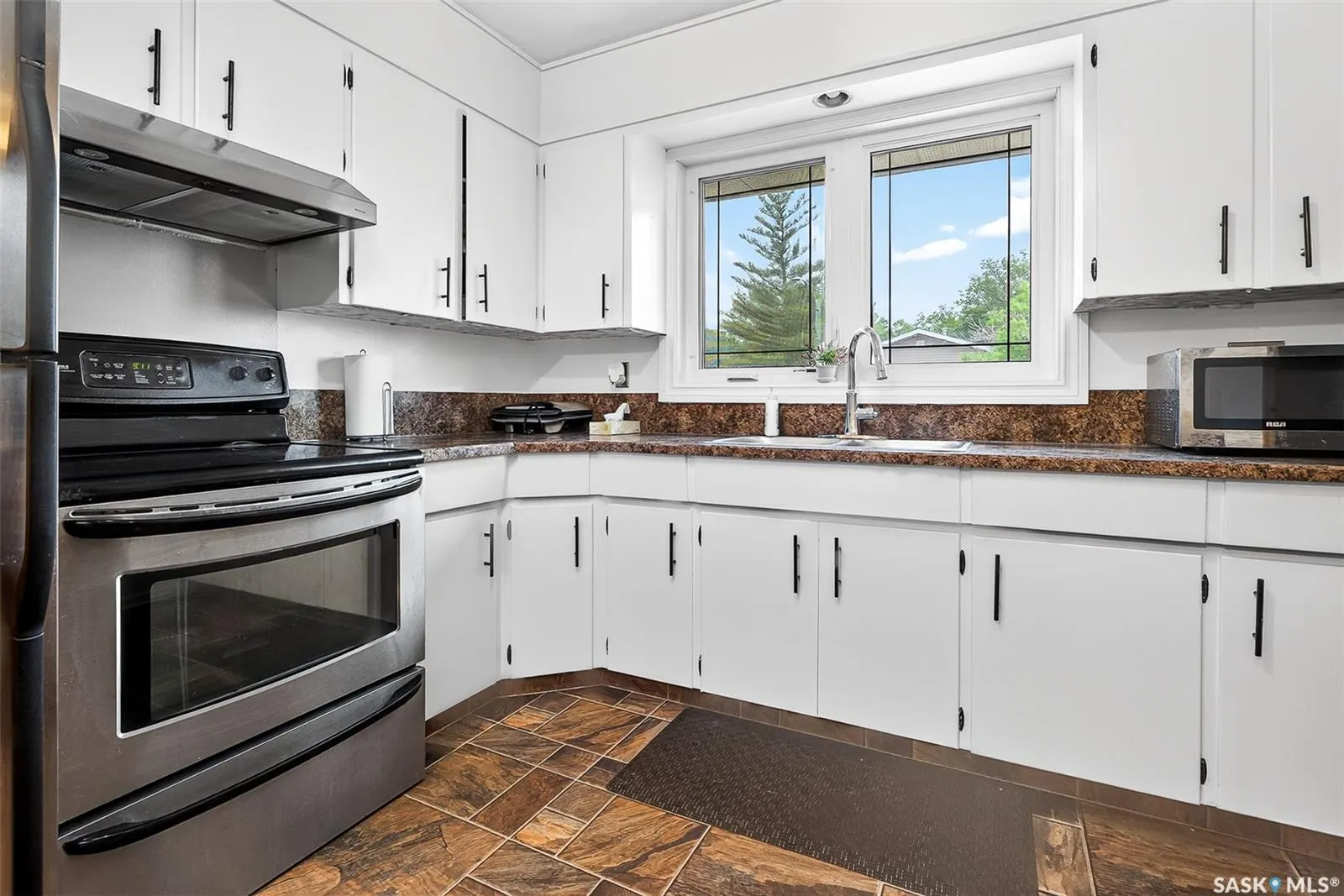 1303 Athabasca STREET W