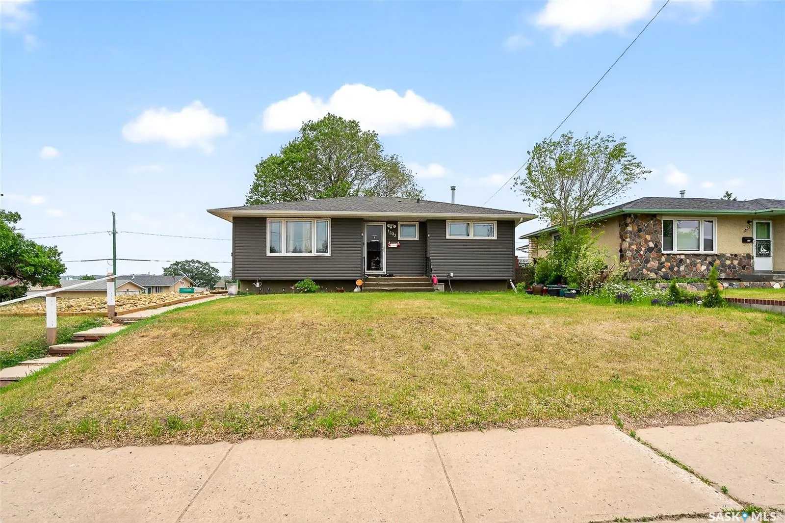 1303 Athabasca STREET W