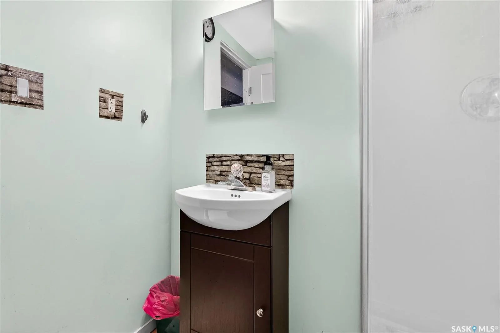 1303 Athabasca STREET W