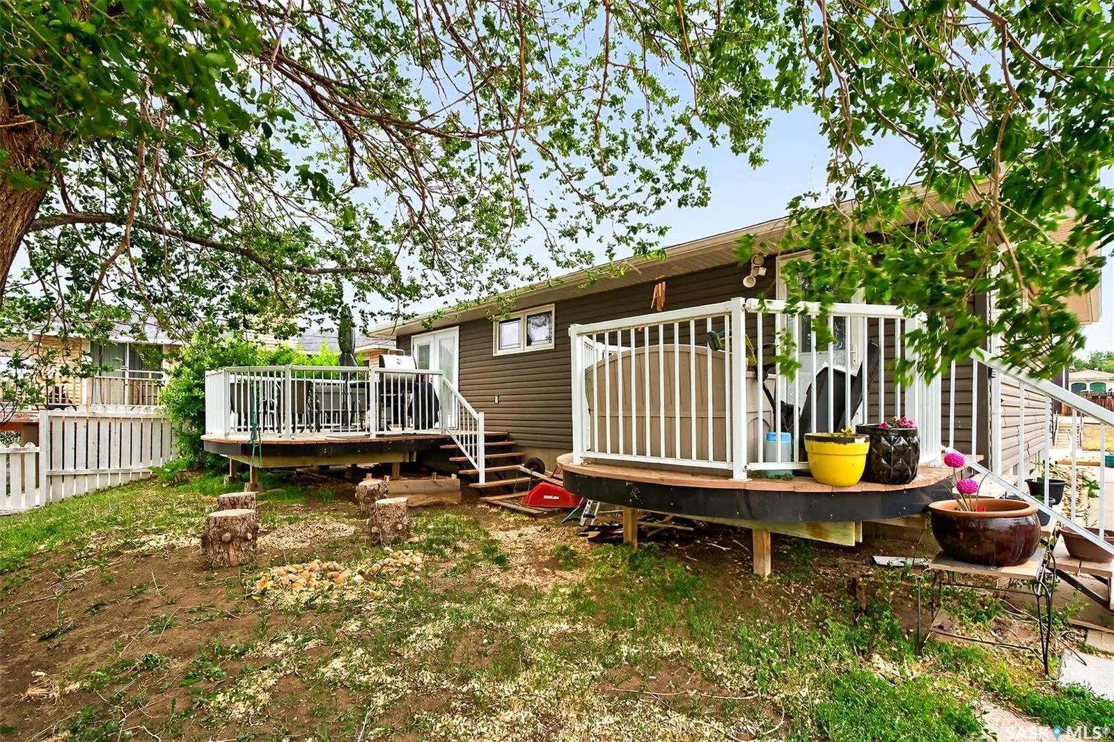 1303 Athabasca STREET W