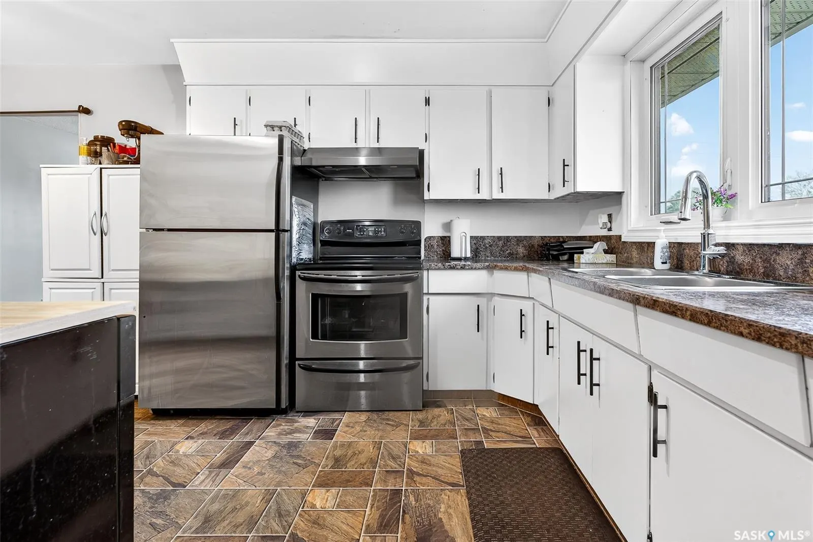 1303 Athabasca STREET W