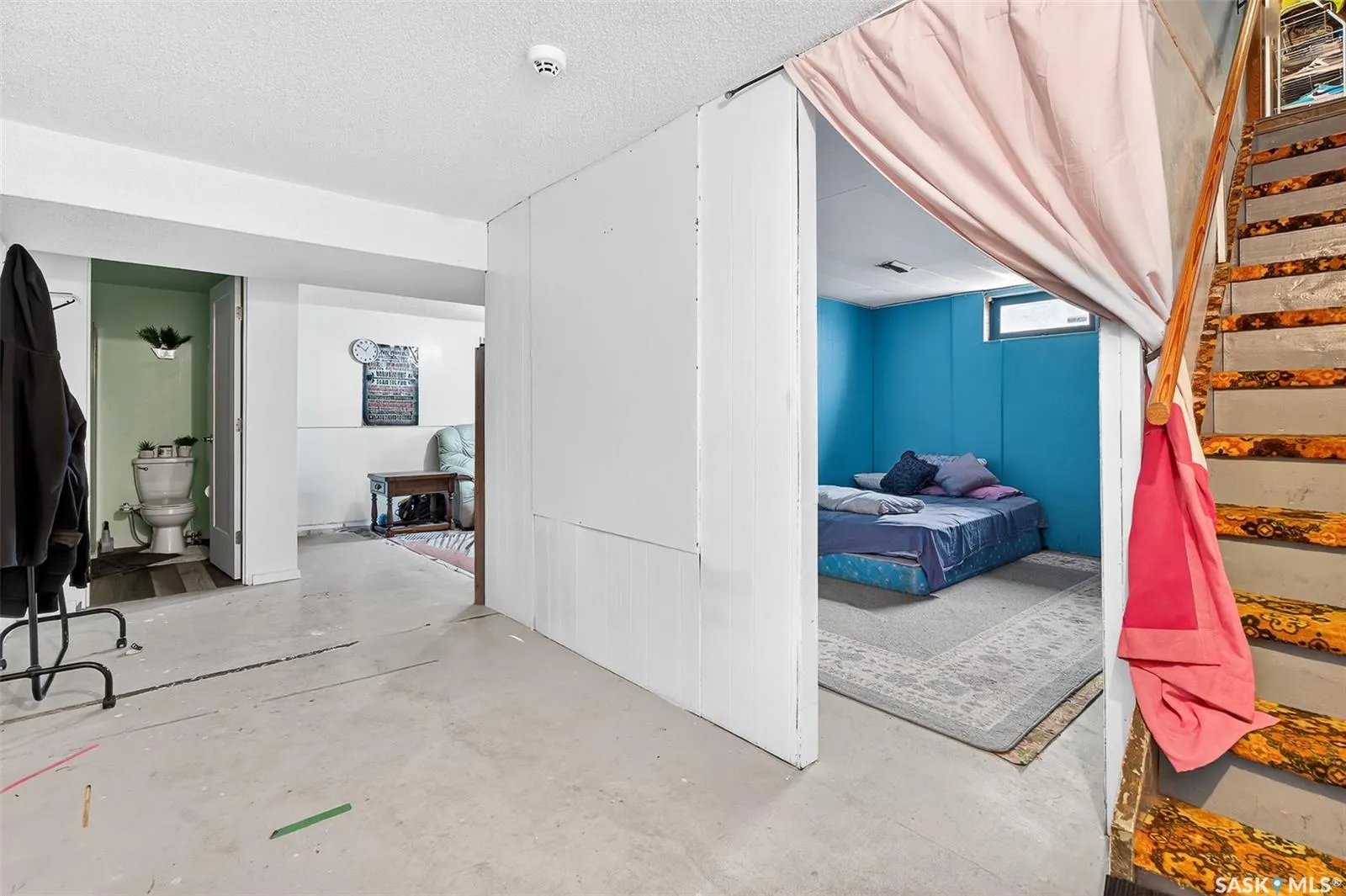1303 Athabasca STREET W