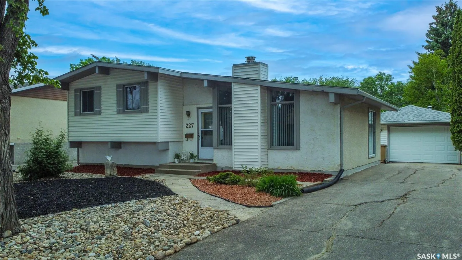 227 Hanley CRESCENT