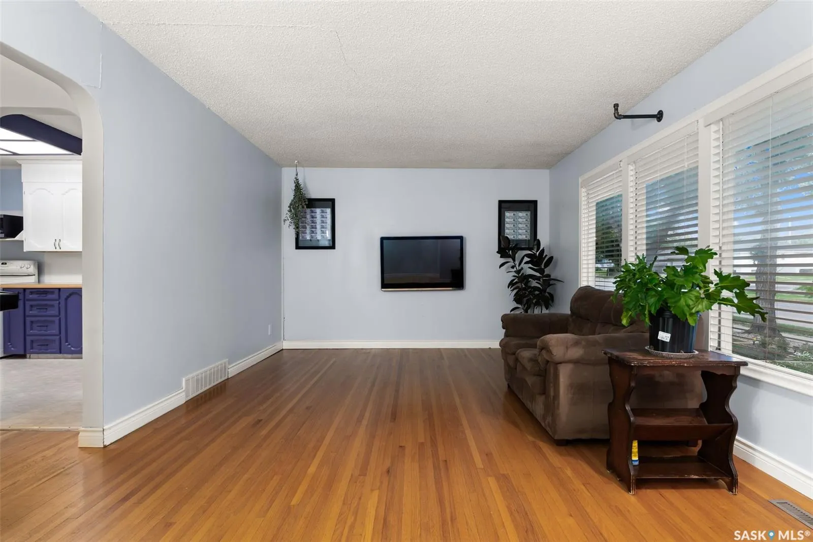 623 BROADWAY AVENUE E