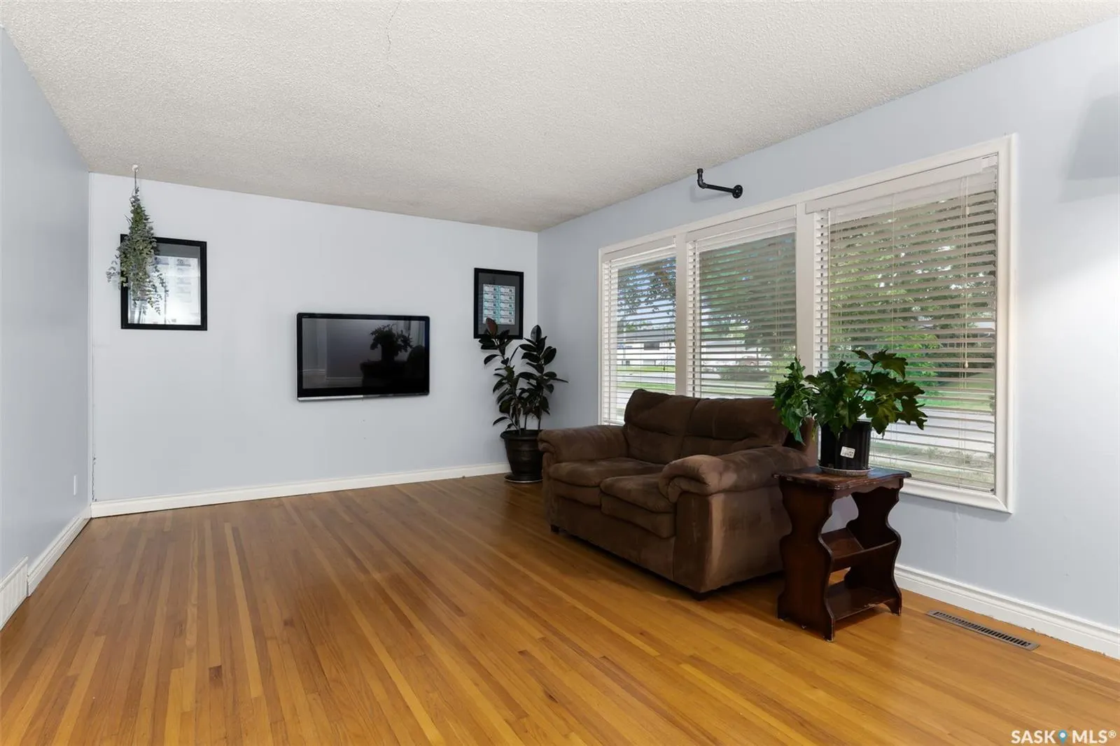 623 BROADWAY AVENUE E