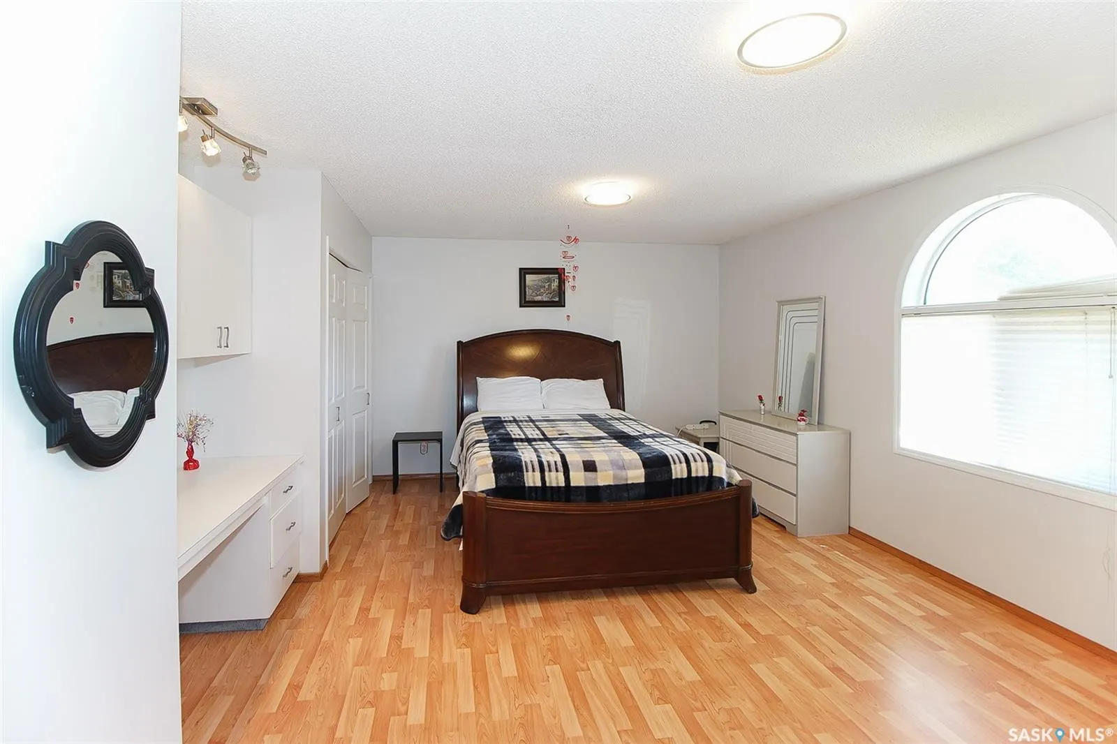 10 Meadow BAY