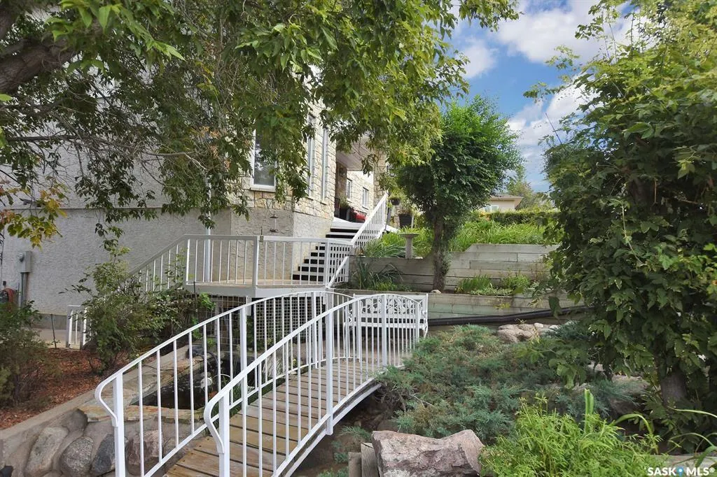 10 Meadow BAY