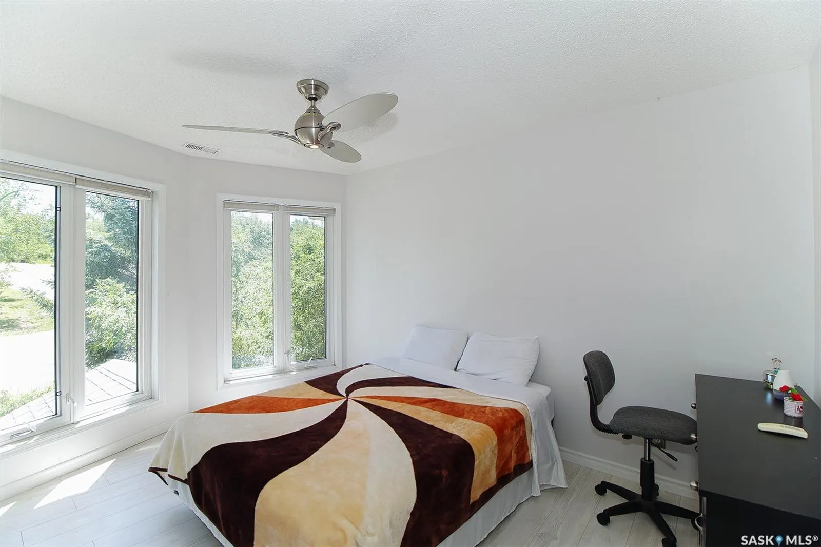 10 Meadow BAY