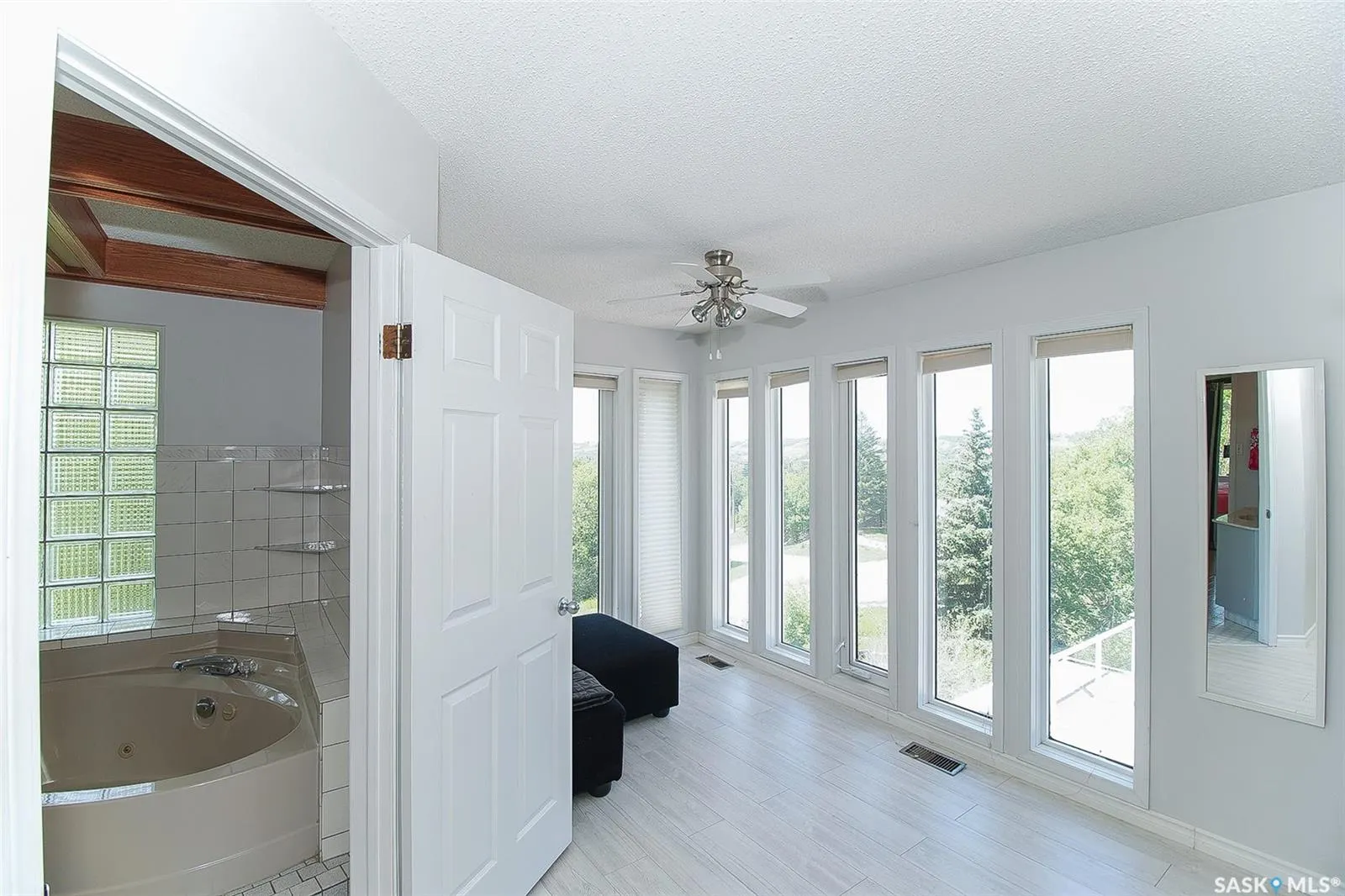 10 Meadow BAY