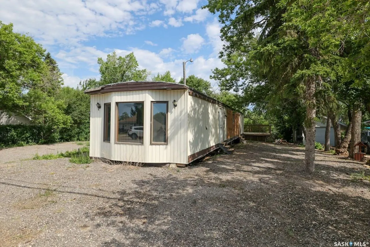 104 Nicoll AVENUE