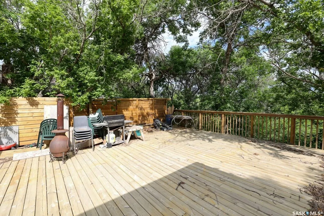 104 Nicoll AVENUE