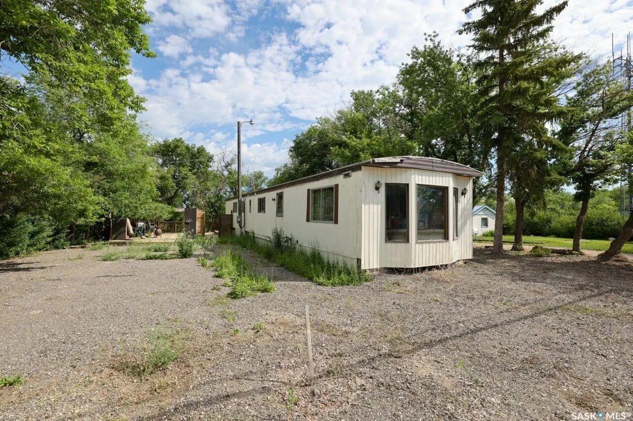 104 Nicoll AVENUE