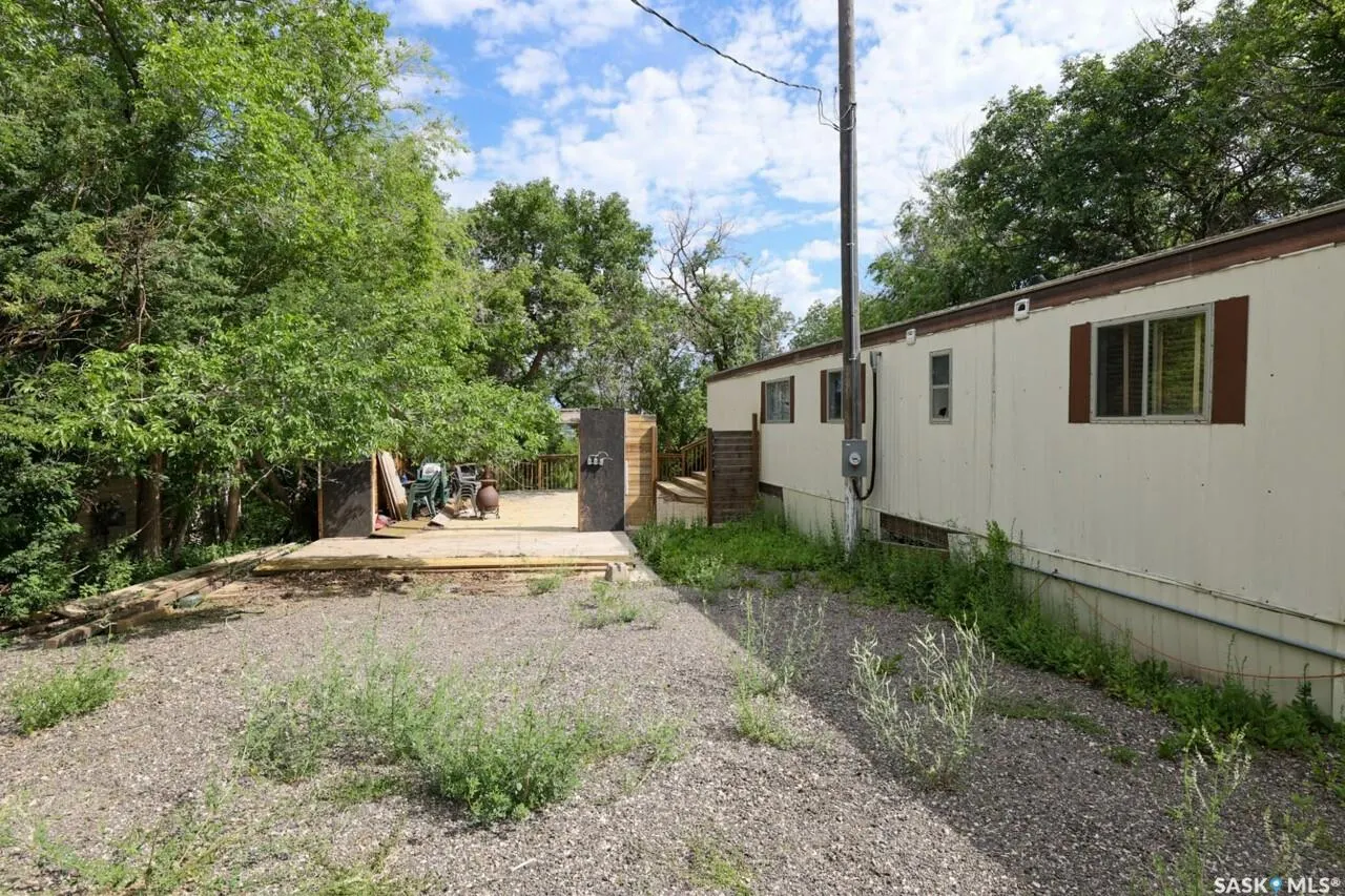 104 Nicoll AVENUE