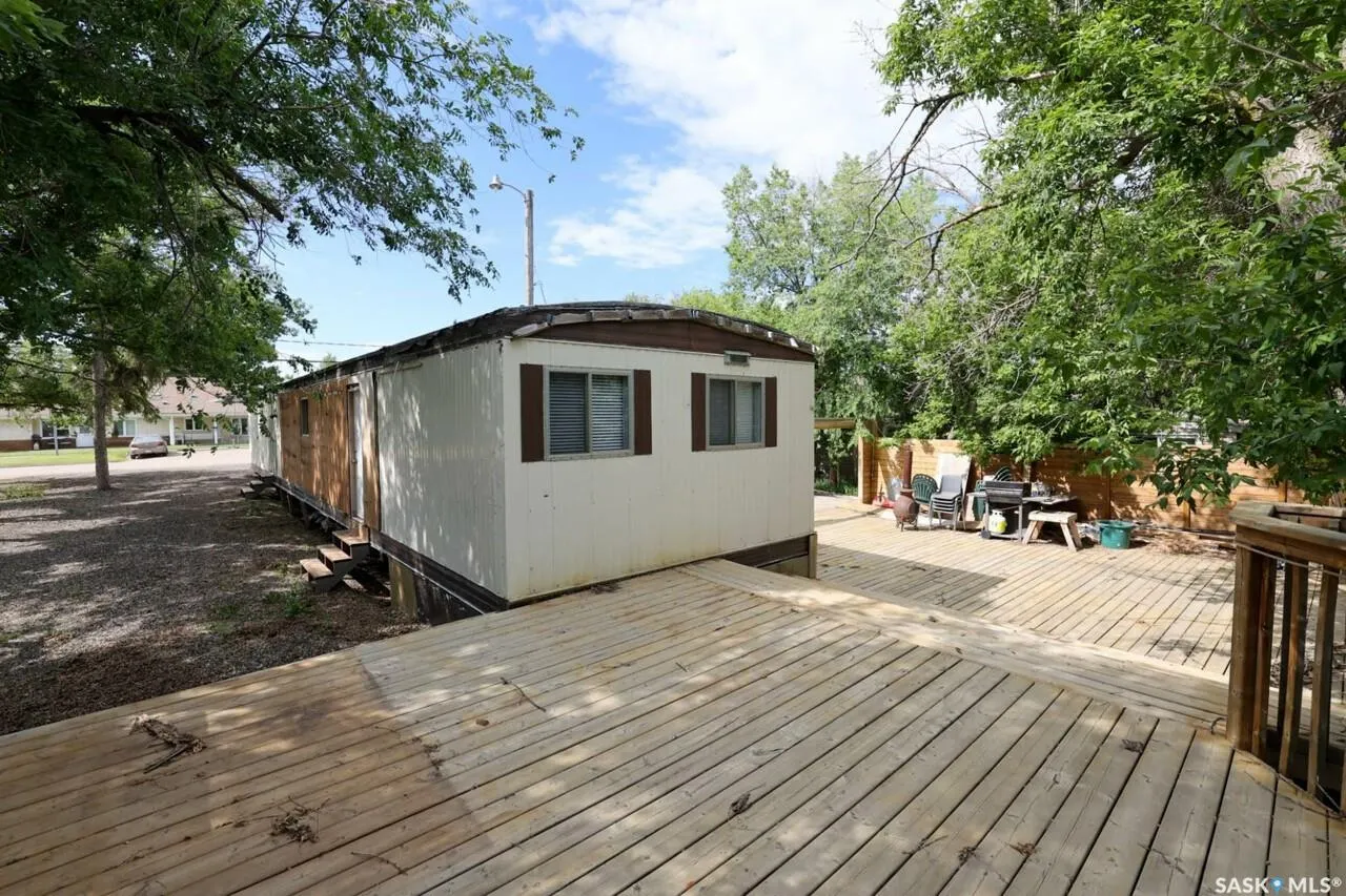 104 Nicoll AVENUE