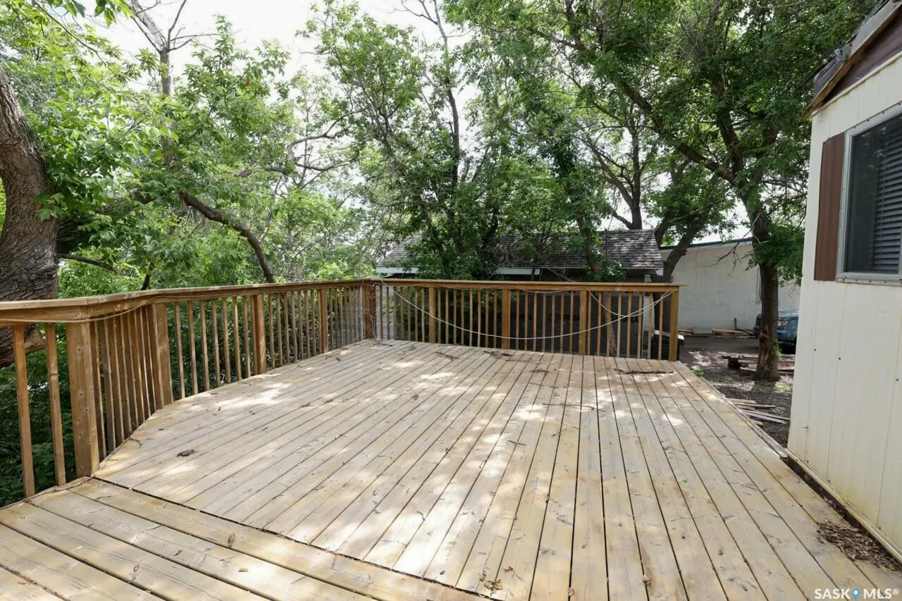 104 Nicoll AVENUE