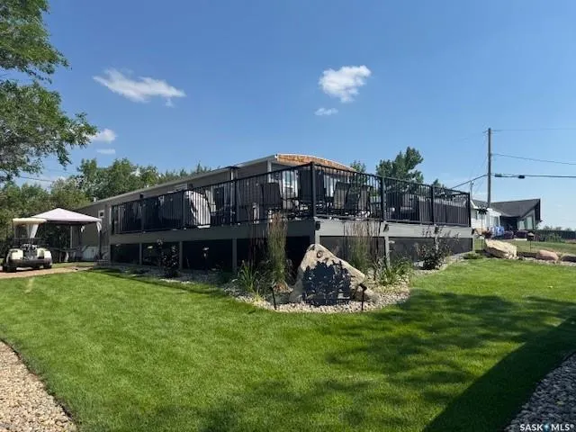 104 Nicoll AVENUE