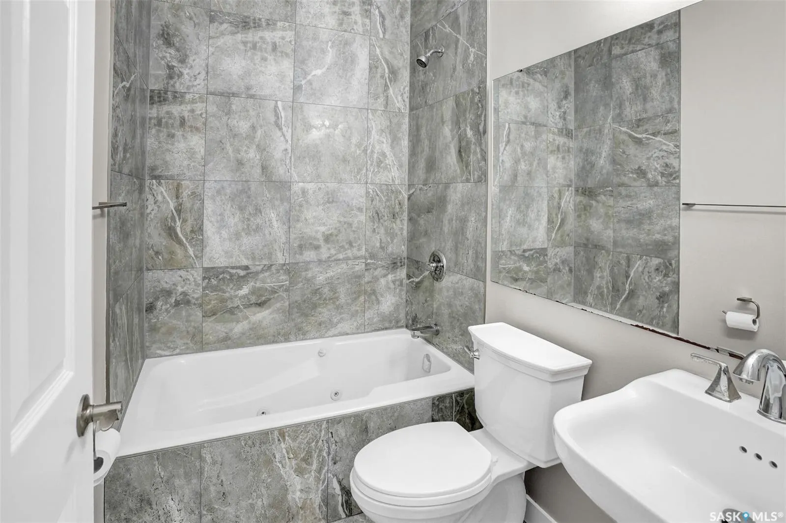 5006 Wascana Vista COURT
