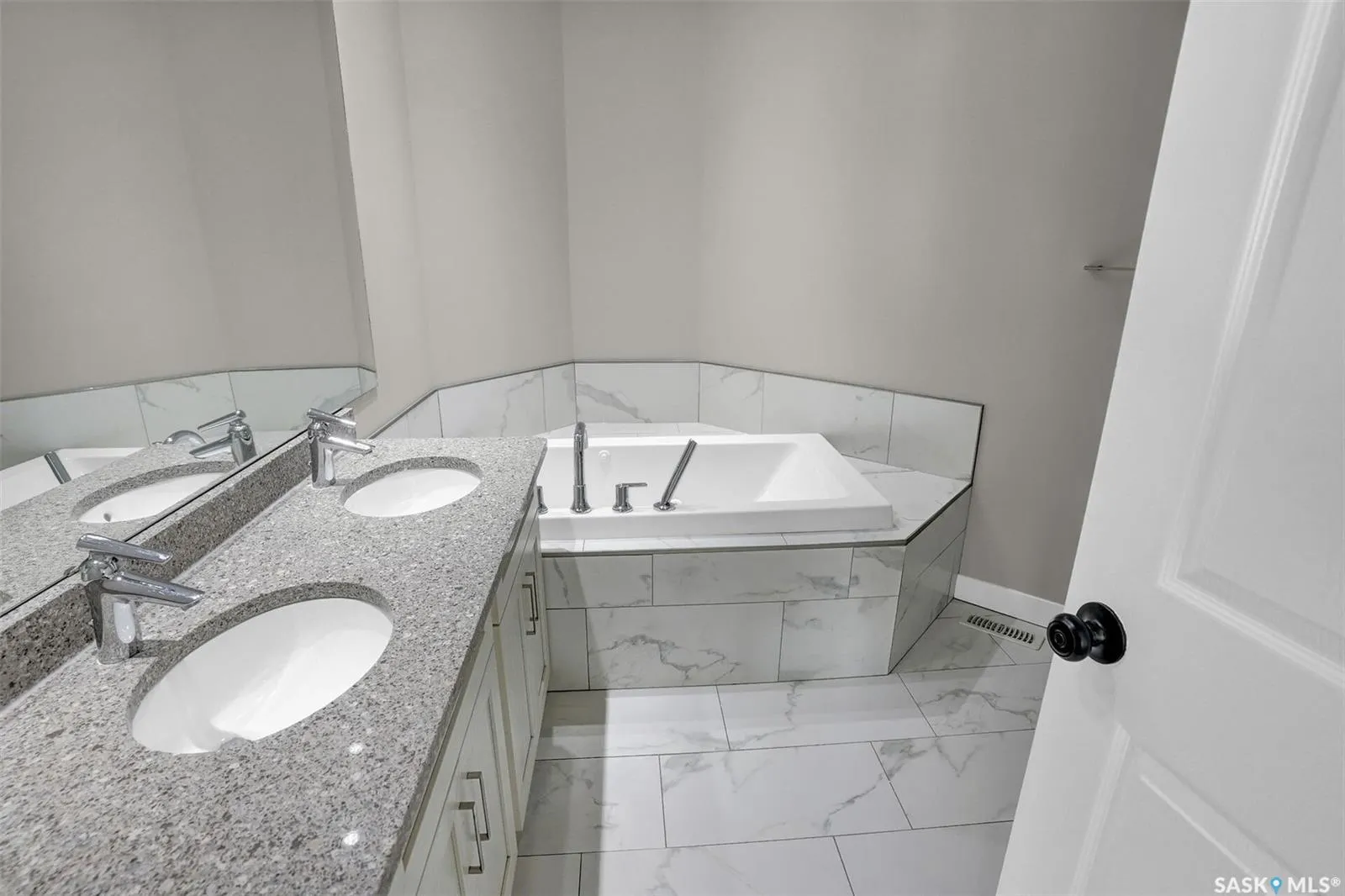 5006 Wascana Vista COURT