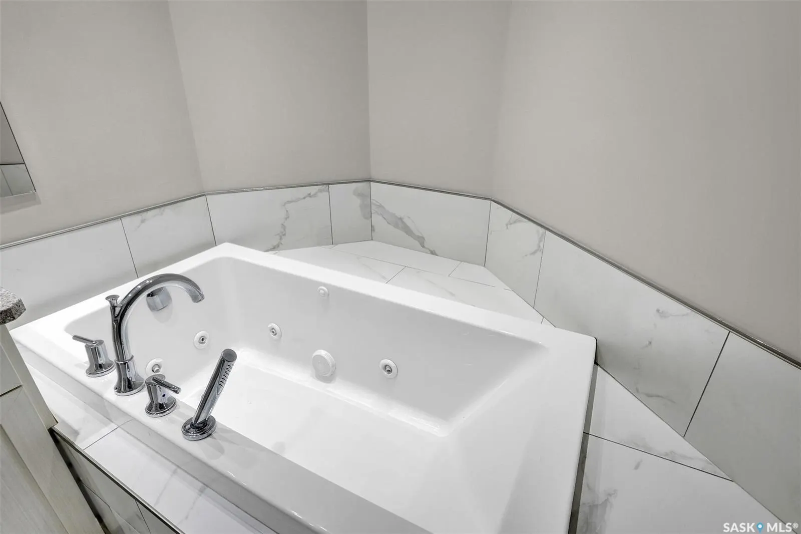 5006 Wascana Vista COURT