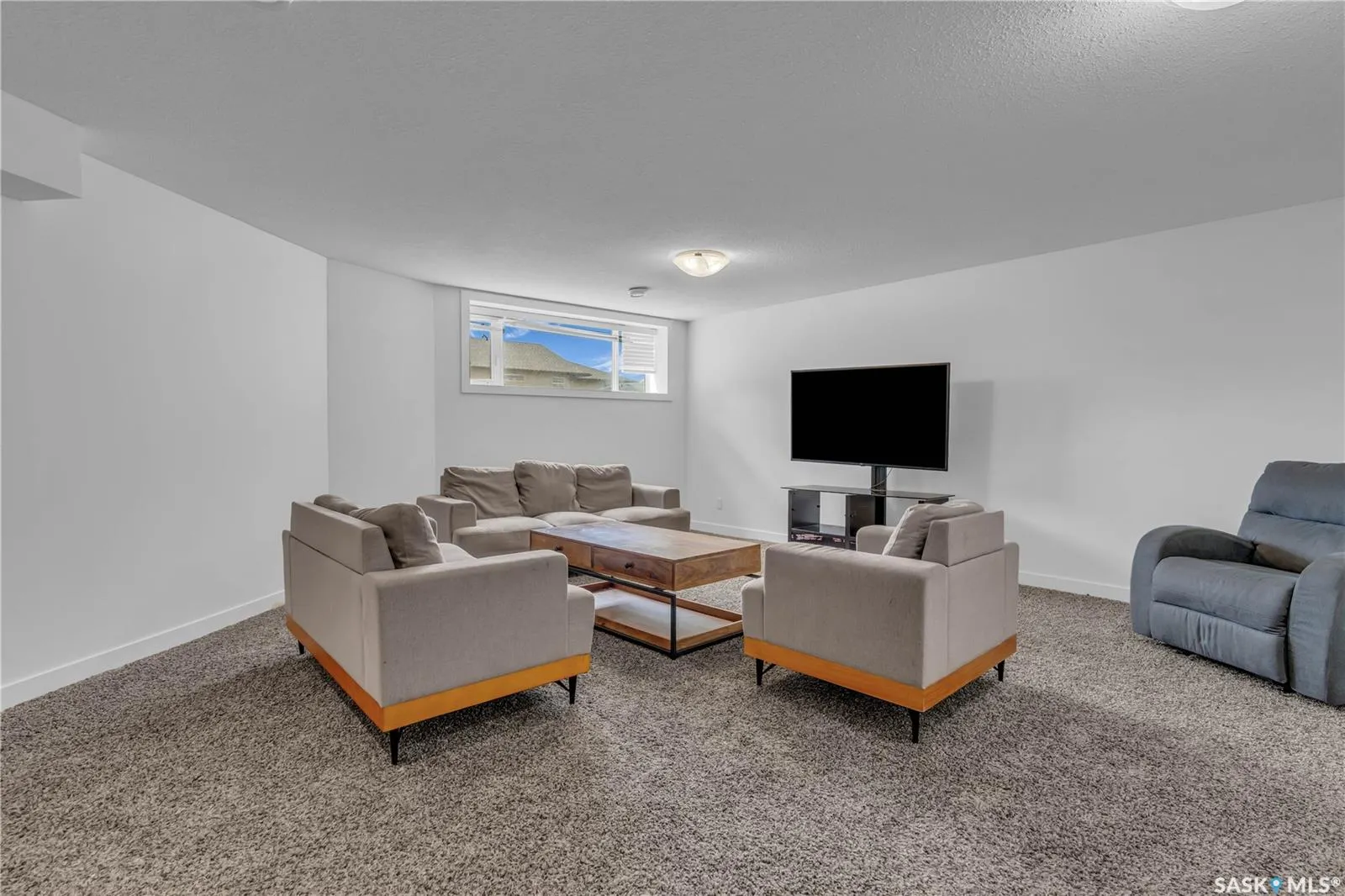 4569 Hames CRESCENT