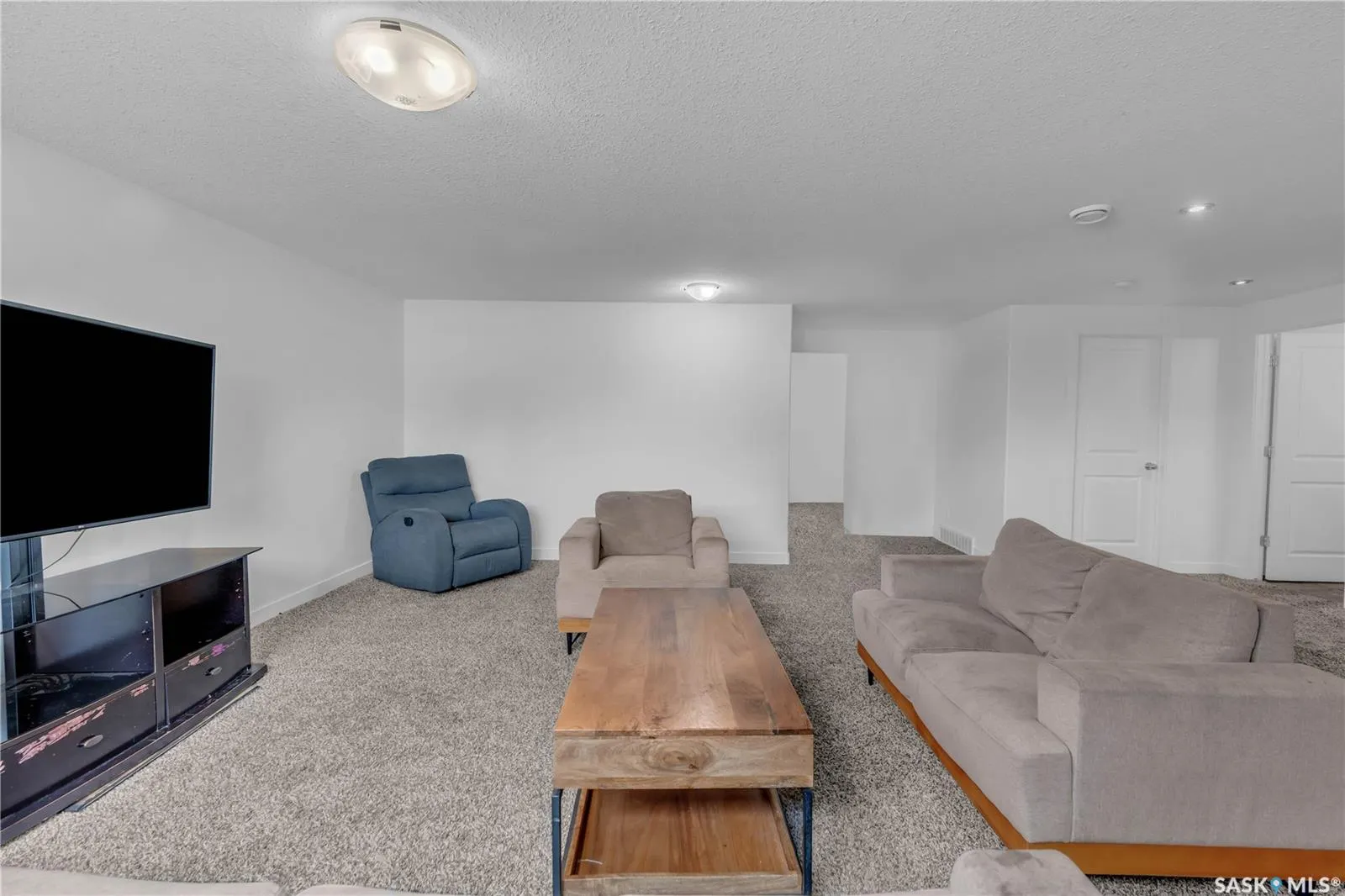 4569 Hames CRESCENT