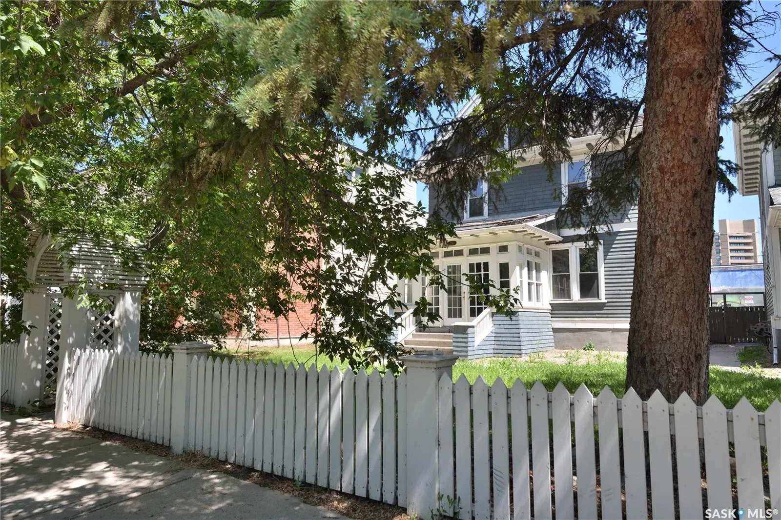 2143 Angus STREET