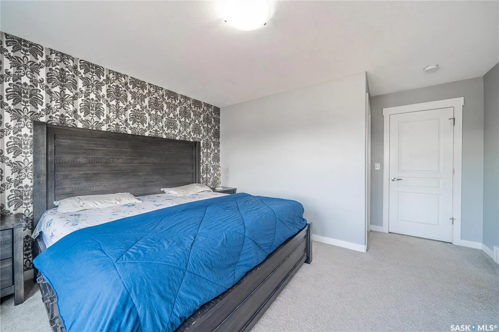 5427 Universal CRESCENT