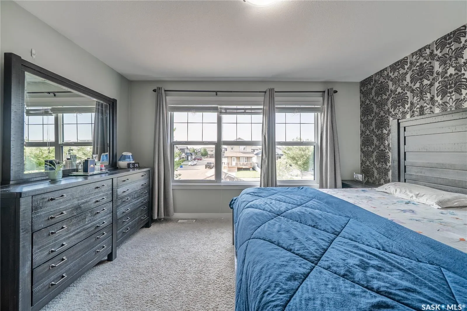 5427 Universal CRESCENT