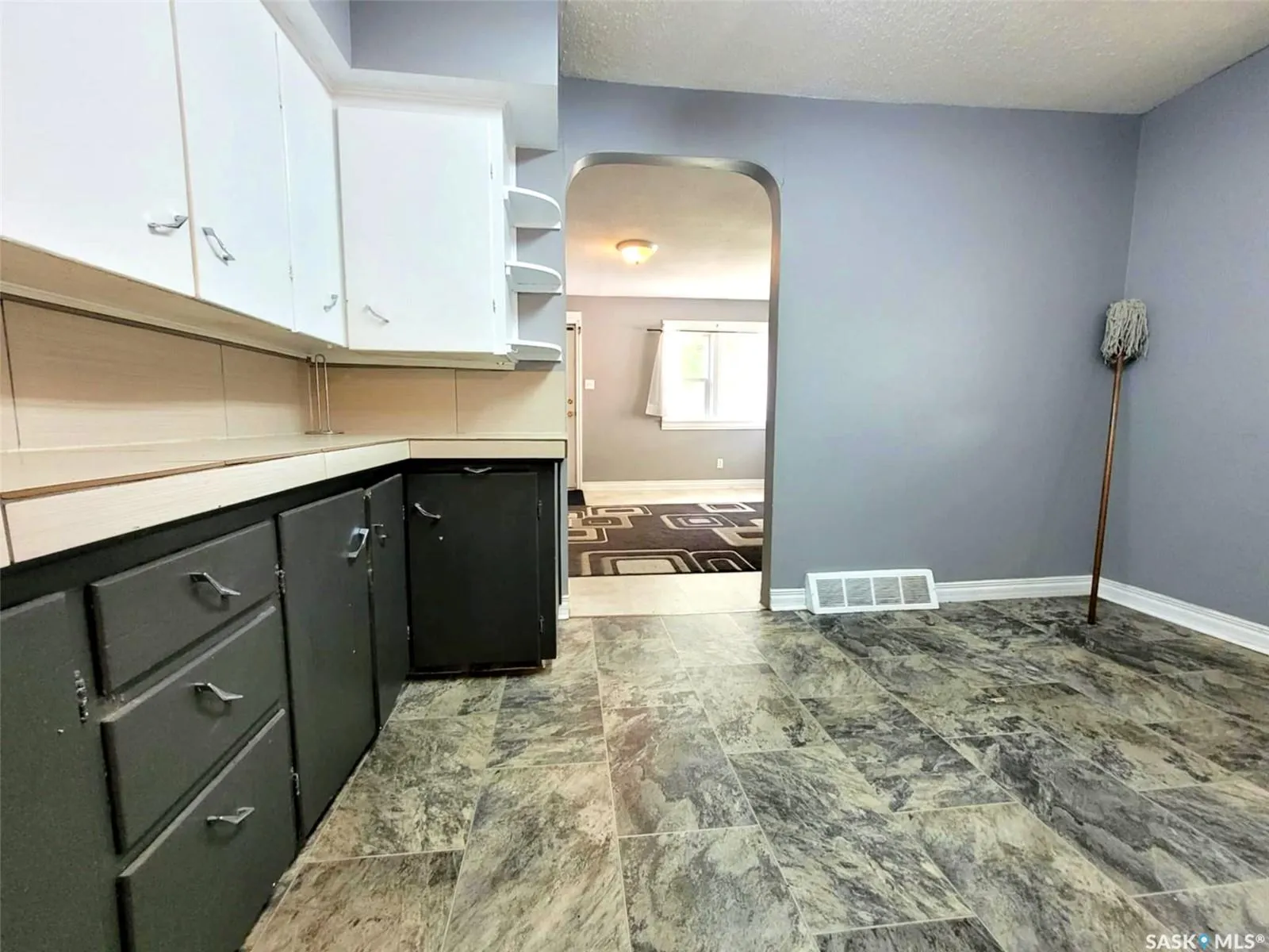 1012 Lillooet STREET W