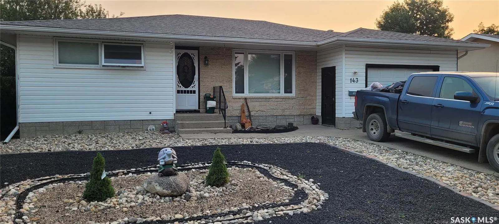 143 Weekes CRESCENT
