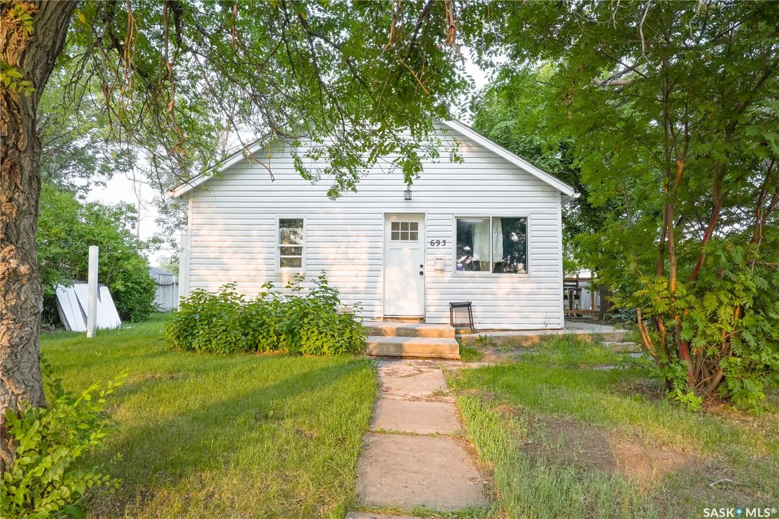 693 Retallack STREET
