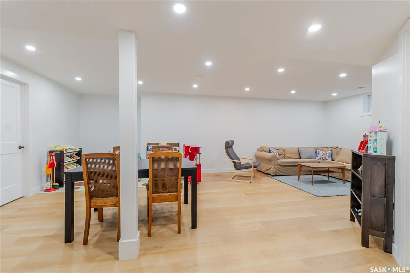 1363 Queen CRESCENT
