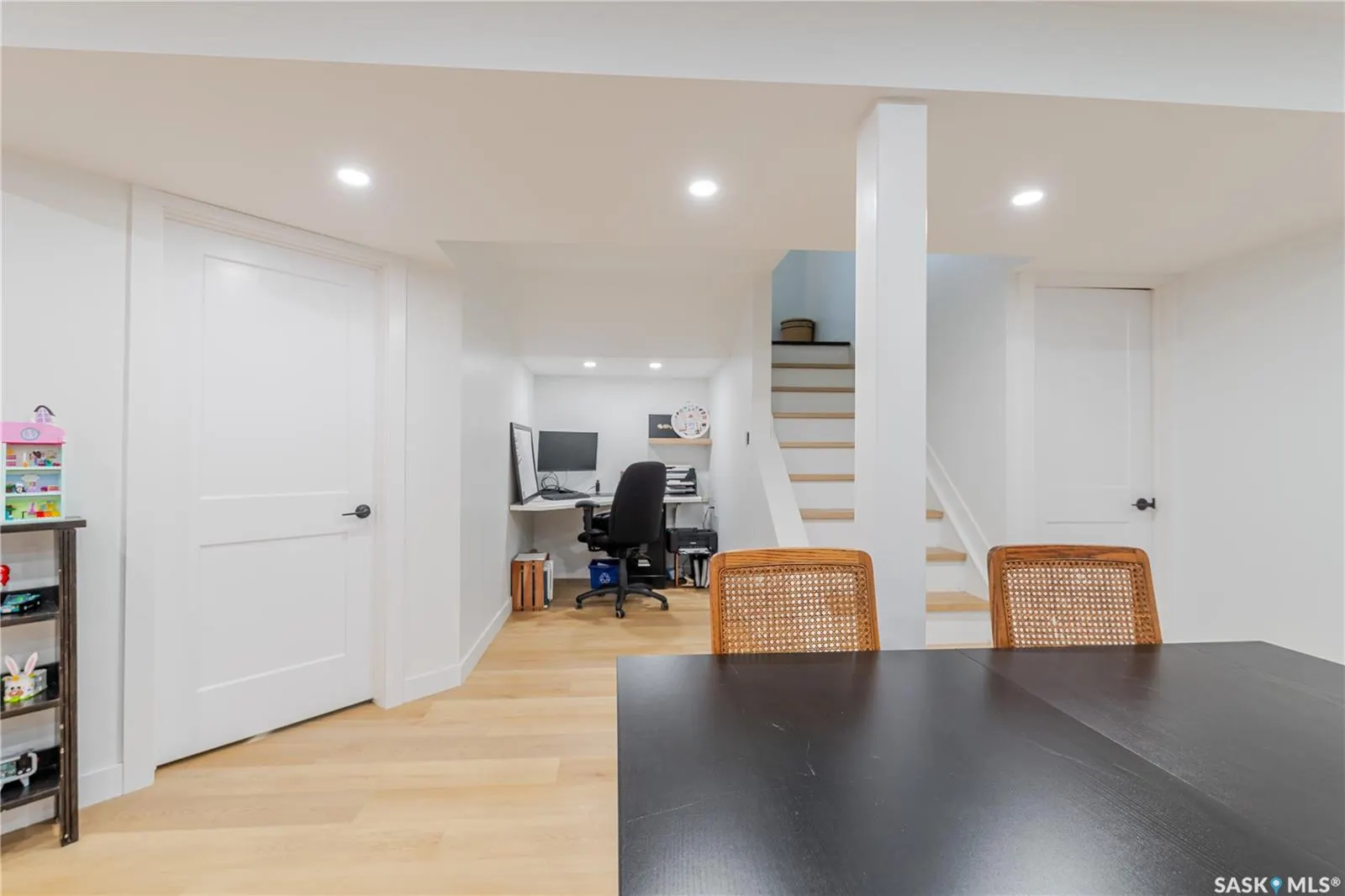1363 Queen CRESCENT