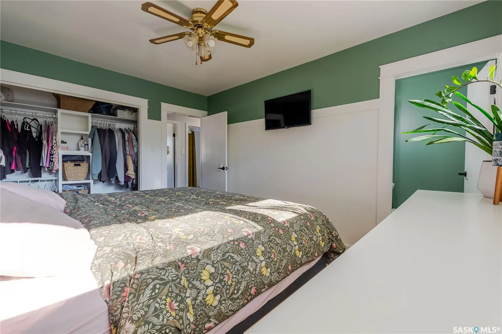 1363 Queen CRESCENT