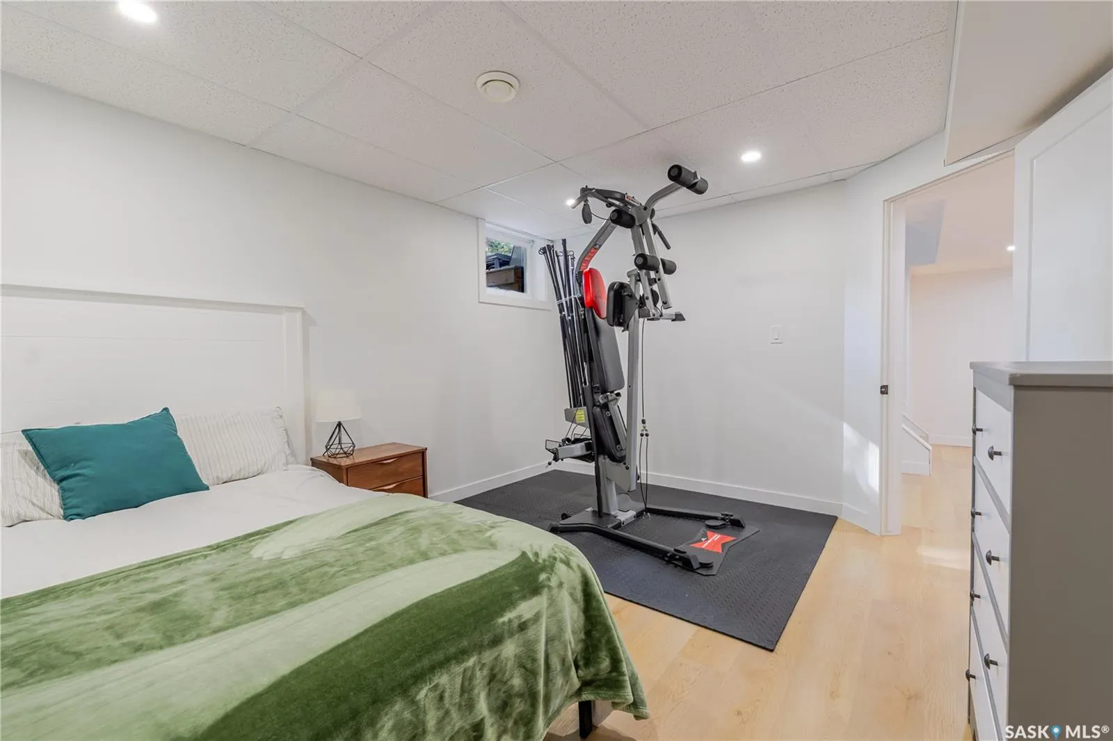 1363 Queen CRESCENT
