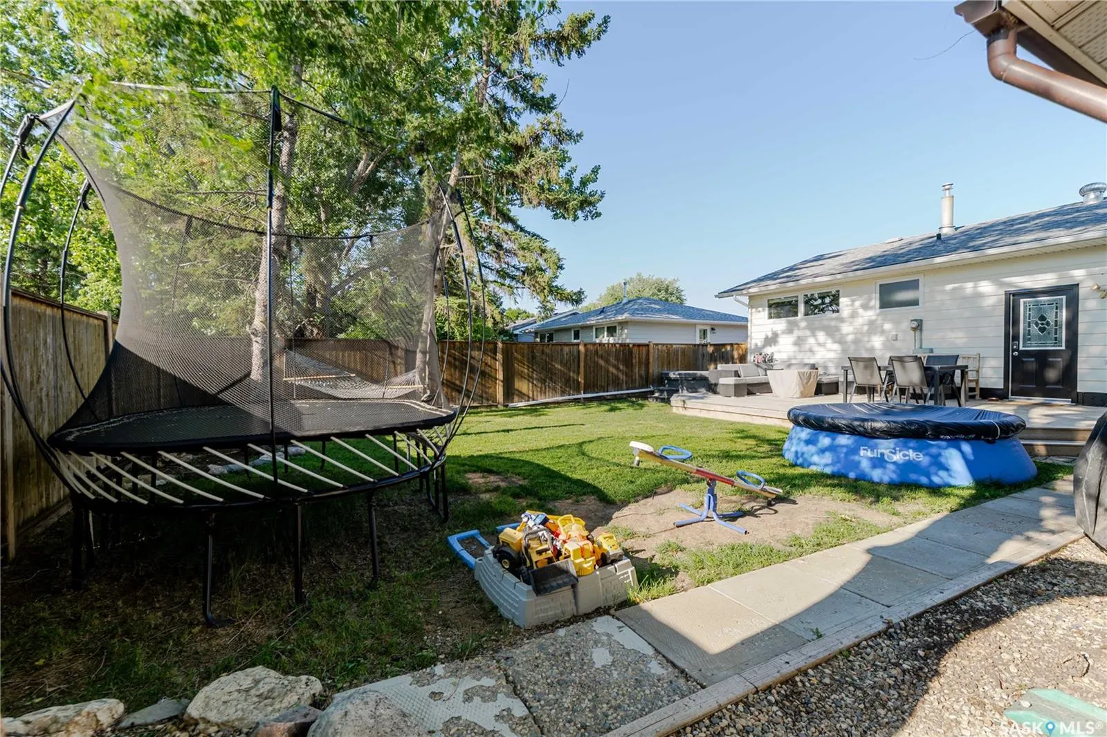 1363 Queen CRESCENT