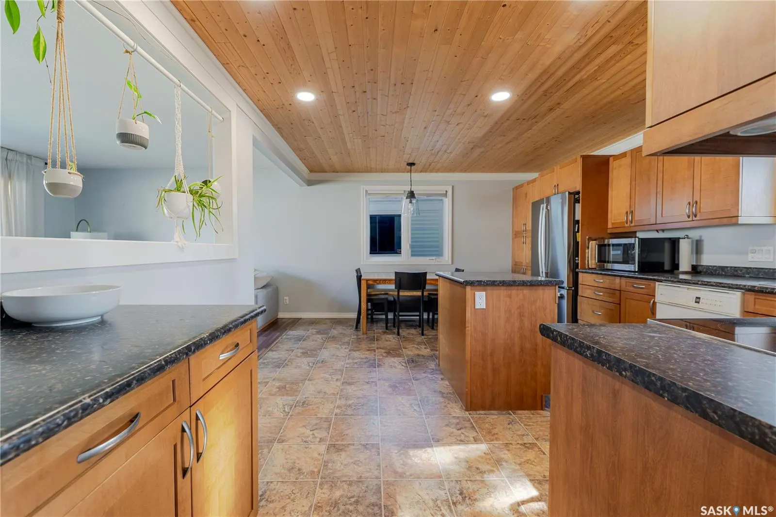 1363 Queen CRESCENT