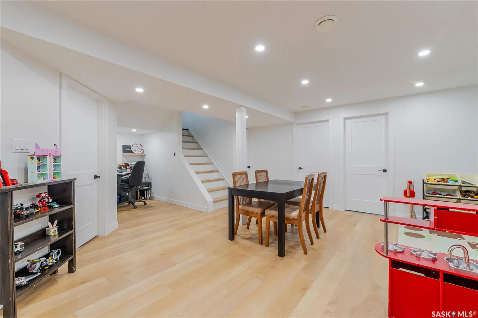 1363 Queen CRESCENT