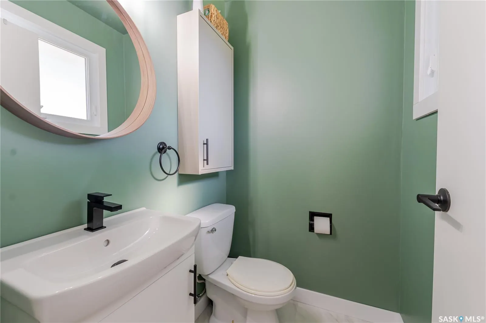 1363 Queen CRESCENT